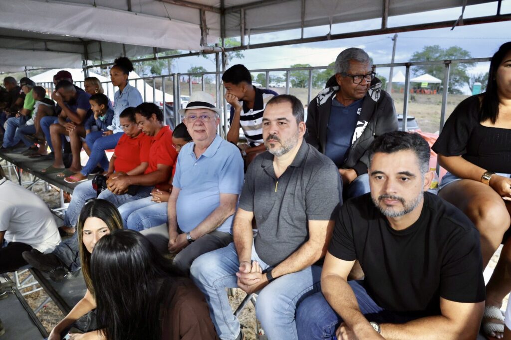 Prefeito José Ronaldo participa da inauguração de Parque de Vaquejada e reforça tradição no distrito da Matinha