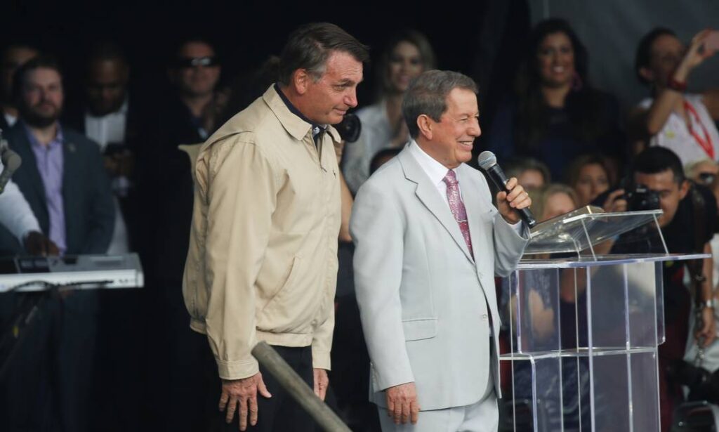 Câmara de Feira aprova título de cidadão feirense a pastor bolsonarista