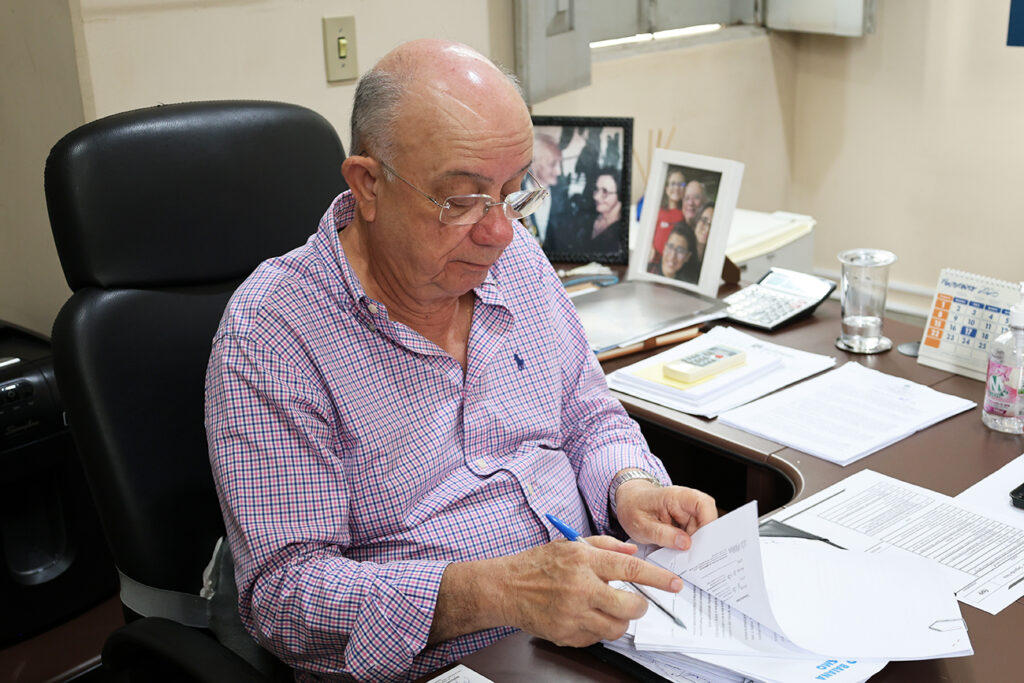 Após cobranças, Zé Ronaldo pede paciência com promessa de campanha e volta a prometer construção de clínica veterinária municipal