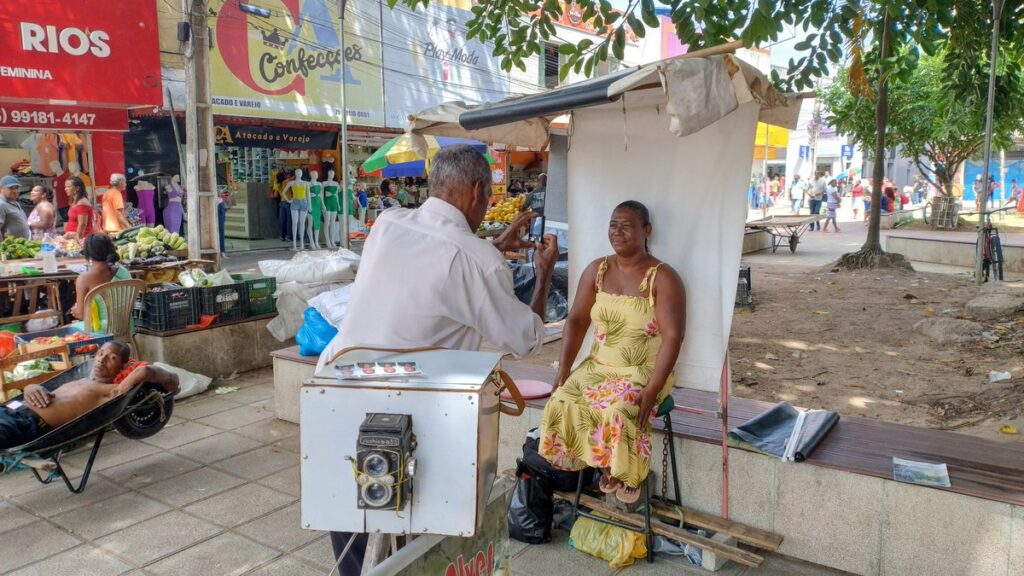Projeto prevê criação de quiosques para fotógrafos na “Praça do Lambe-Lambe”, em Feira