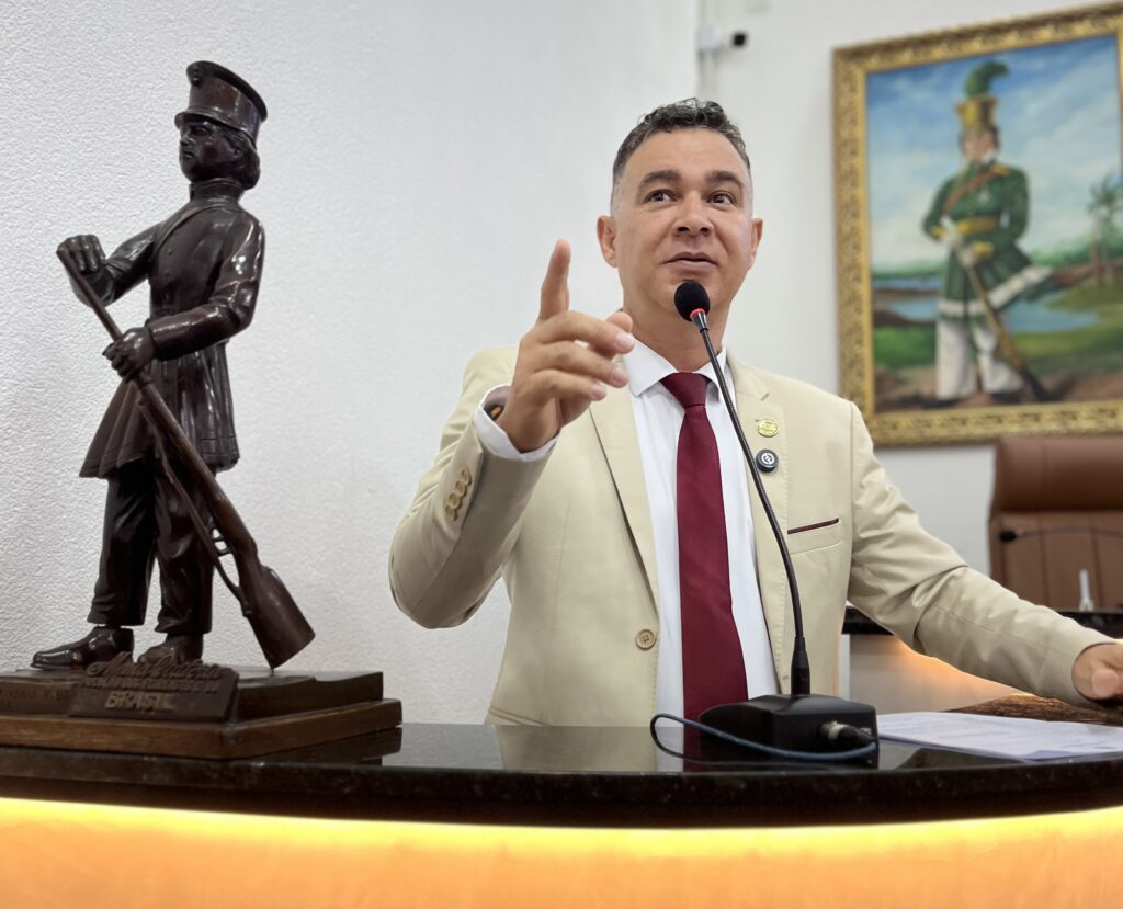 Presidente da Câmara de Feira anuncia mudança em regimento interno e adverte que vereadores podem ter salário descontado por faltas em sessões 