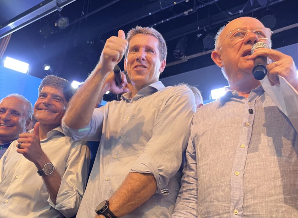 Fim da novela: Zé Ronaldo cita ‘convites tentadores’ do Governo, mas oficializa apoio a ACM e promete trabalhar ativamente na campanha