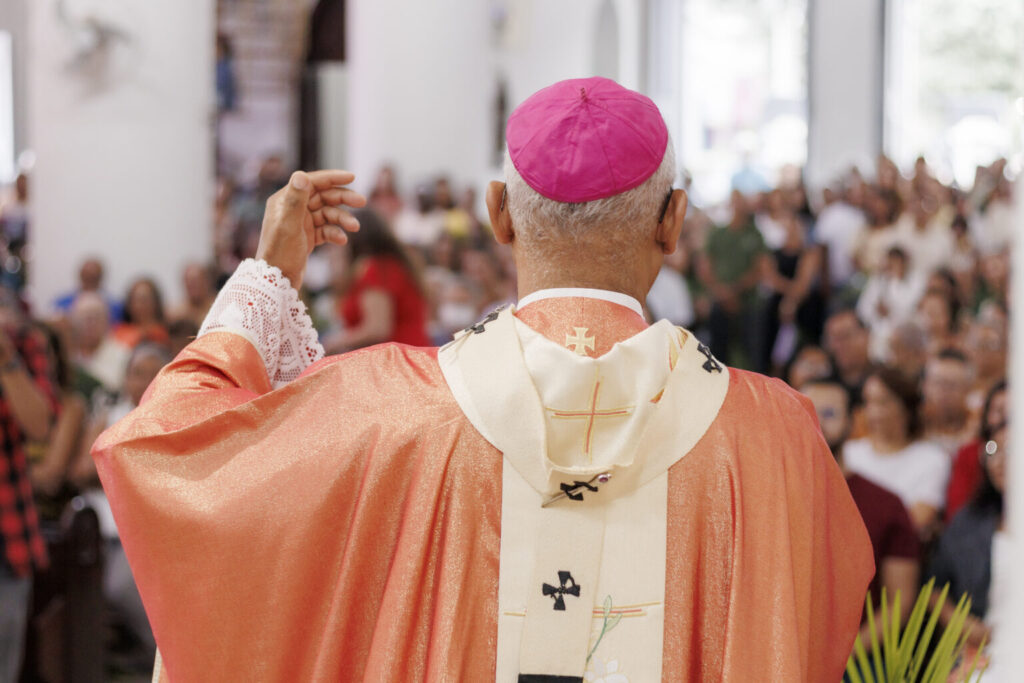 ‘Jesus não vem com armas nem com violência, vem com a força do amor’, afirma Dom Zanoni, ao iniciar a Semana Santa