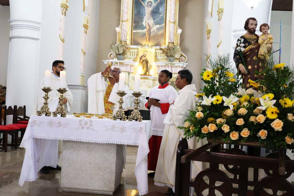 Fiéis celebram São José com missa solene e renovam esperança por chuvas em Feira de Santana