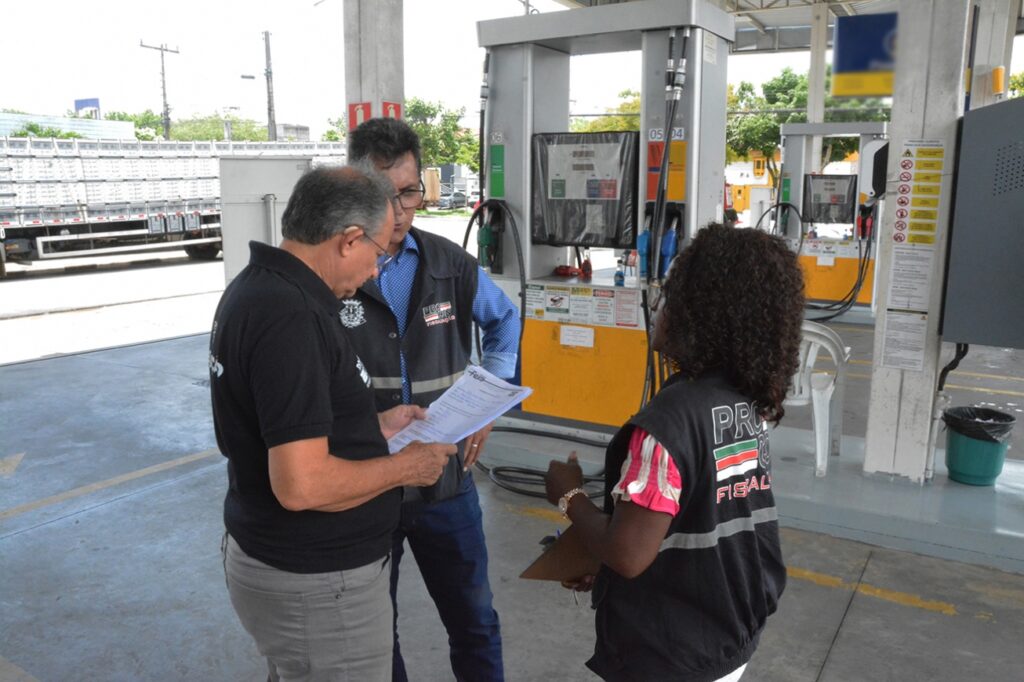 Procon de Feira intensifica fiscalização e monitora margem de lucro em postos de combustíveis
