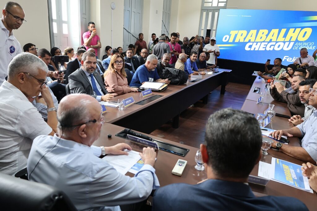 José Ronaldo autoriza obras na Artemia Pires e anuncia investimento de R$ 133 milhões em pavimentação