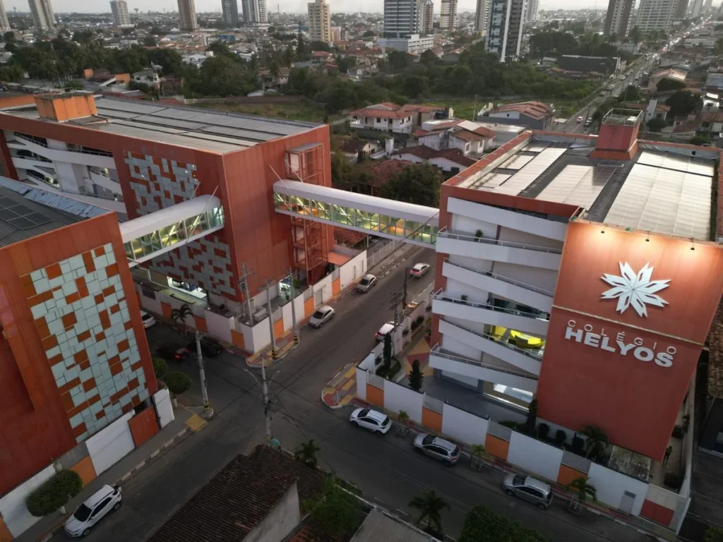 Tribunal de Justiça mantém passarelas do Colégio Helyos e determina que Prefeitura de Feira conclua regularização