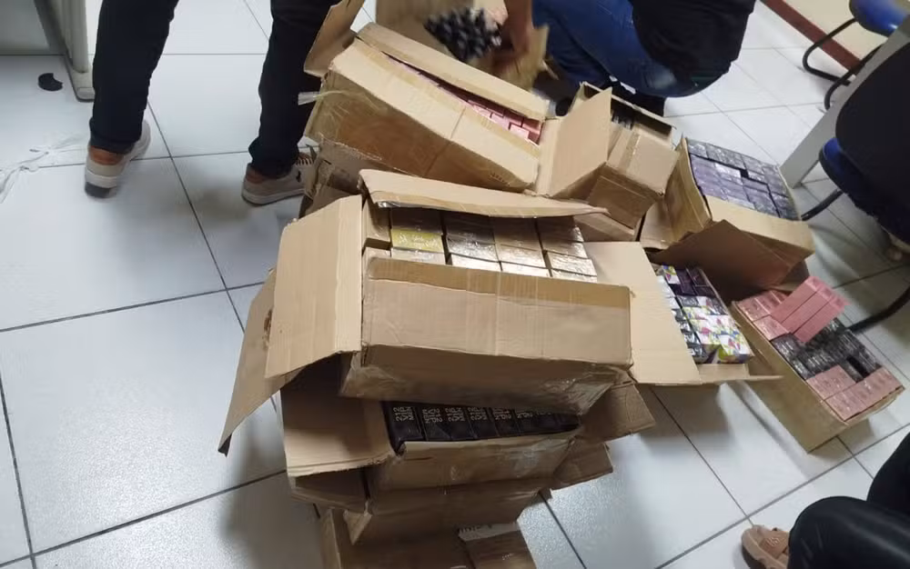 Polícia apreende quase 900 perfumes falsificados em loja de Feira de Santana
