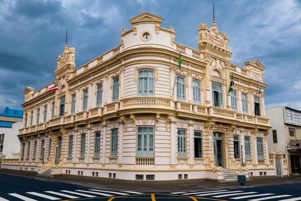 Símbolo da história política de Feira, Paço Municipal Maria Quitéria completa 100 anos