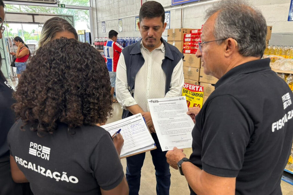 PROCON notifica nove supermercados por venda irregular de sacolas plásticas em Feira de Santana