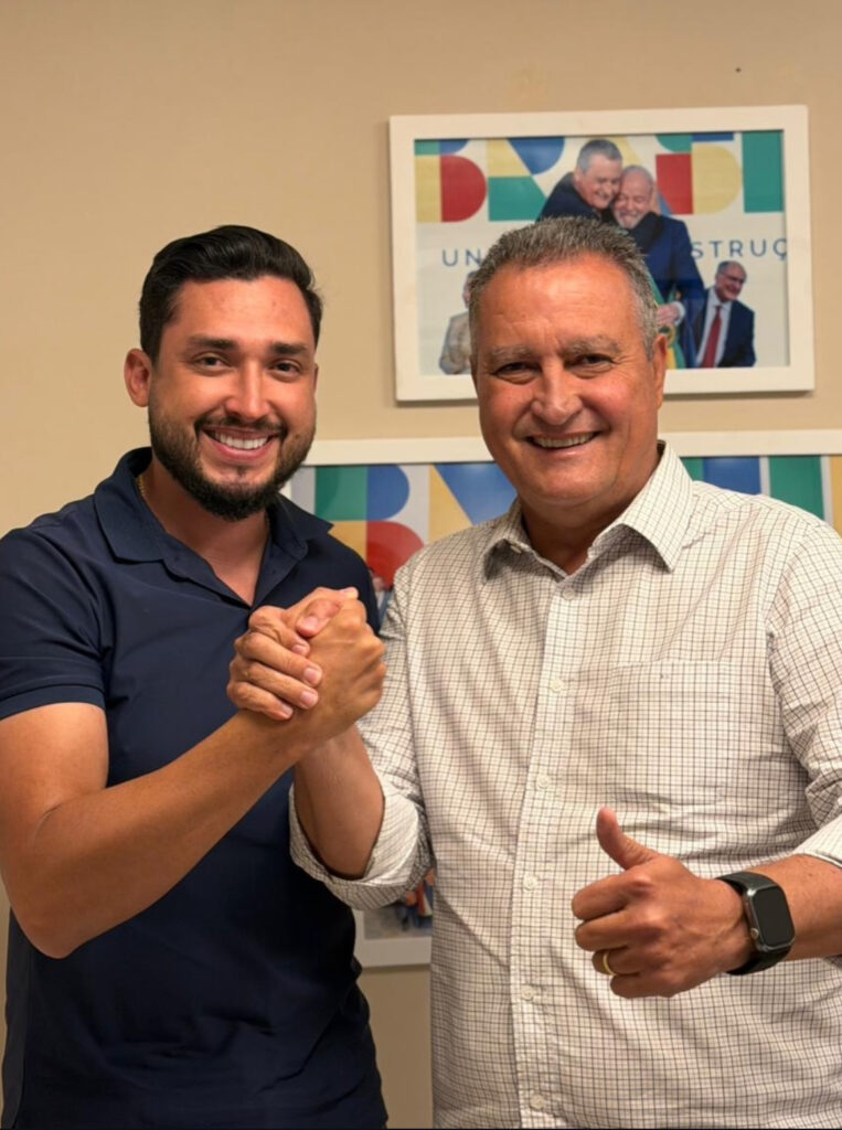 Um de cada lado: João de Furão declara apoio a Rui Costa e Angelo Coronel na corrida pelo Senado