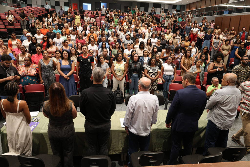 Feira de Santana empossa 261 professores contratados via REDA