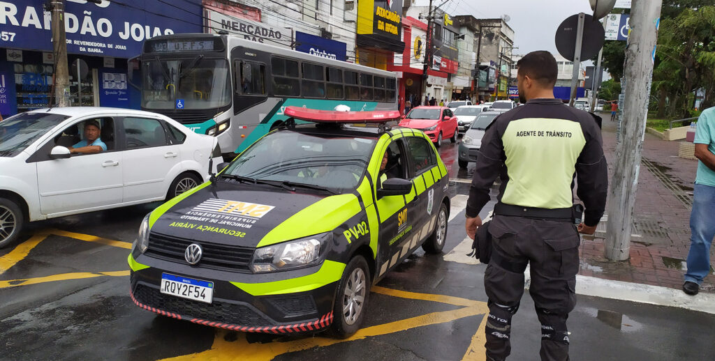 Prefeitura é cobrada por convocação de aprovados em concurso para agentes de trânsito em Feira