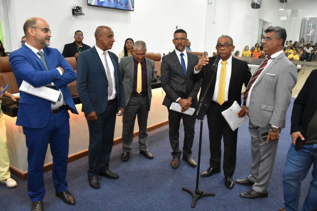 Crime em frente a escola, em plena luz do dia, mobiliza Câmara e reacende debate sobre segurança em Feira