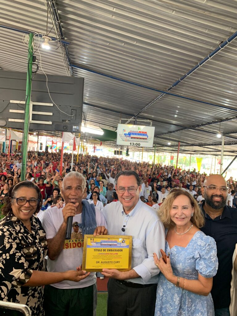 Candidato à Presidência visita Fundação Dr. Jesus e a classifica como a mais importante do mundo na recuperação de dependentes químicos