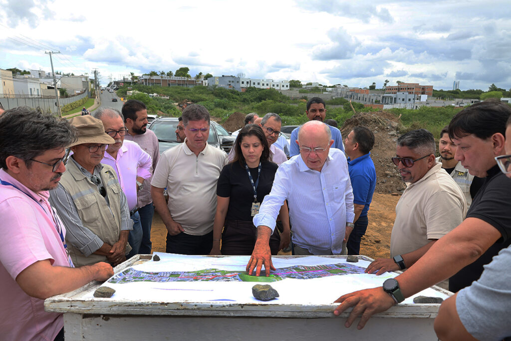 José Ronaldo visita canteiro de obras e acompanha início da requalificação da Artêmia Pires