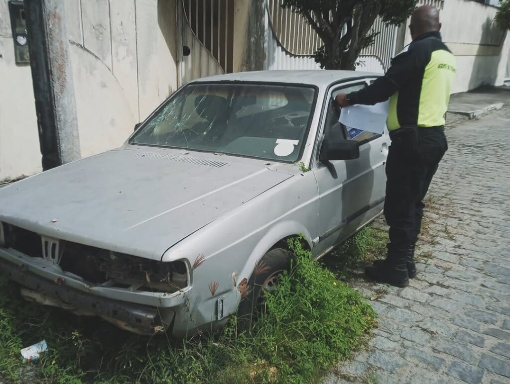 Operação da SMT combate abandono de veículos nas vias públicas de Feira