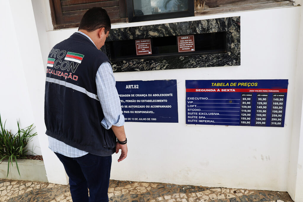 Dois estabelecimentos são autuados durante operação do PROCON para o Dia dos Namorados em Feira de Santana