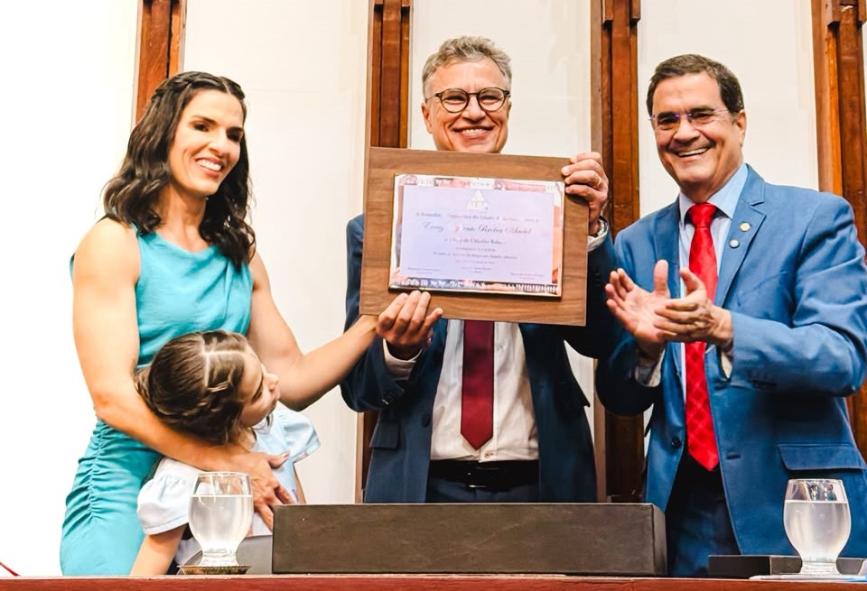 Título de Cidadão Baiano a Eracy Lafuente proposto por Angelo Almeida reconhece trajetória marcada por compromisso social e desenvolvimento da Bahia 