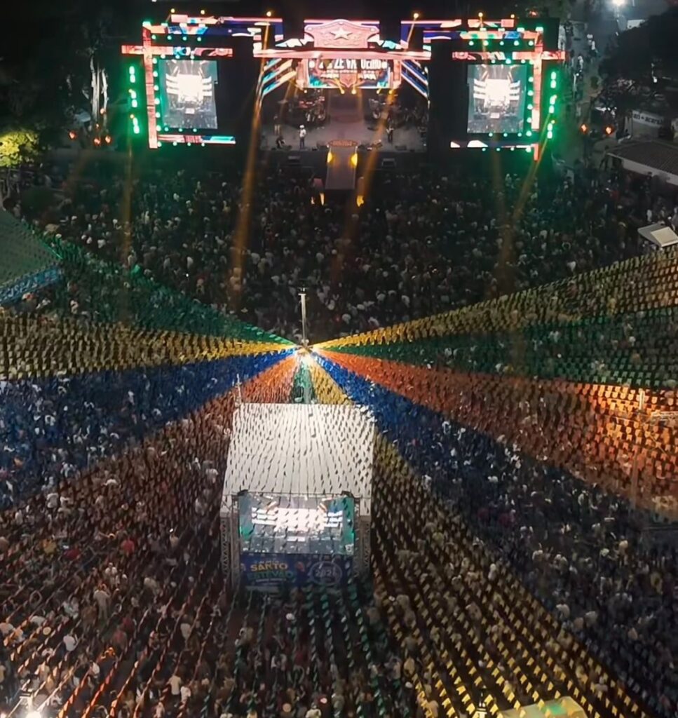 Última noite do São João promete maratona de shows até o amanhecer em Santo Estêvão; Santana, Tayrone e Xandy Harmonia são atrações