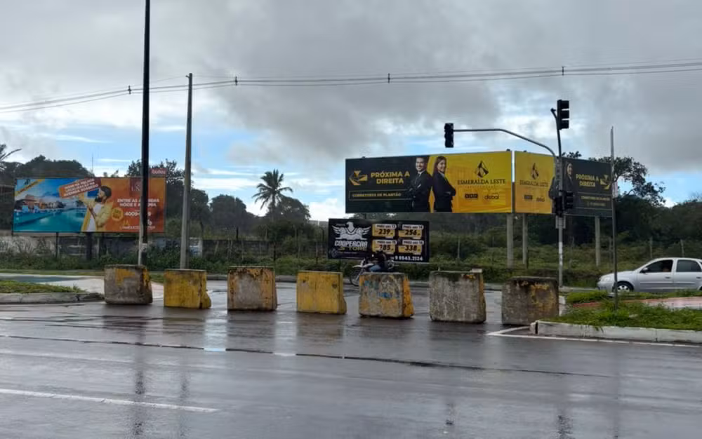 SMT fecha retorno da Avenida Nóide Cerqueira durante festejos juninos em Feira de Santana