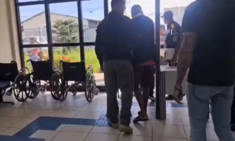 Idoso investigado por golpes é detido dentro de agência do INSS em Feira de Santana