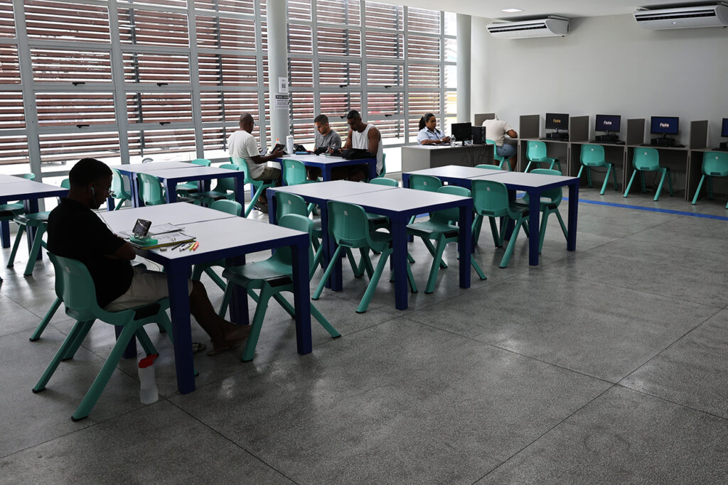 Biblioteca Municipal passa a funcionar até as 20h durante a semana para ampliar acesso de estudantes e pesquisadores