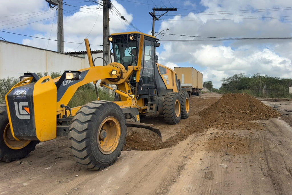 Seinfra intensifica recuperação de estradas após chuvas em Feira de Santana