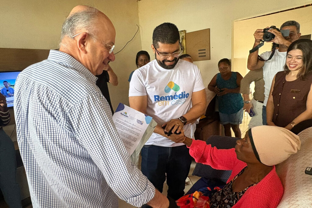 Prefeitura de Feira inicia entrega de medicamentos em casa para pacientes acamados e idosos