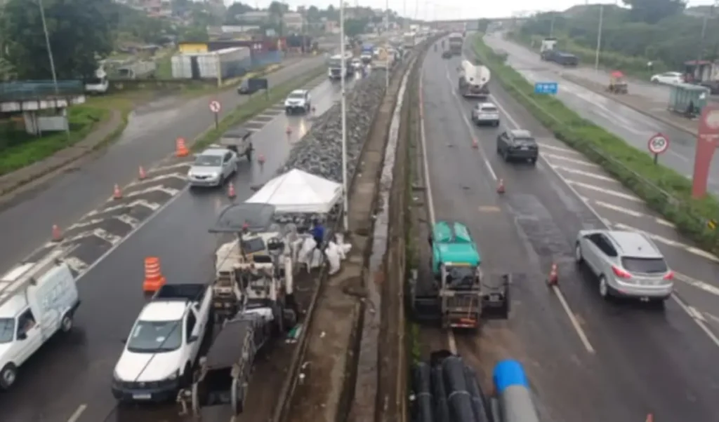 Dnit define solução para recuperar trecho da BR-324 após decretar situação de emergência por crateras na pista