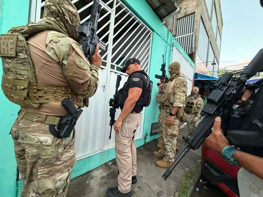 Nove advogados e 12 detentos são alvos de operação em Feira contra esquema de comunicação clandestina em presídios