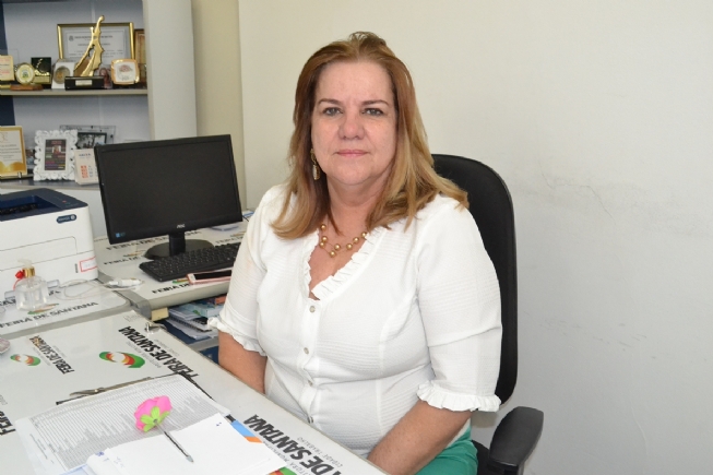 Ex-secretária de Saúde de Feira passa a coordenar contratações e contratos da Câmara de Vereadores