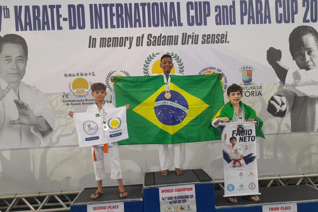 Aos 11 anos, jovem de Feira de Santana se torna campeão mundial de karatê