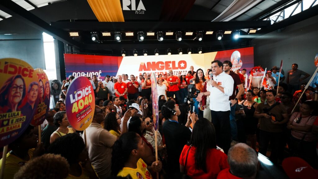 Deputado Angelo Almeida lança campanha à reeleição em Feira de Santana com casa de eventos lotada 
