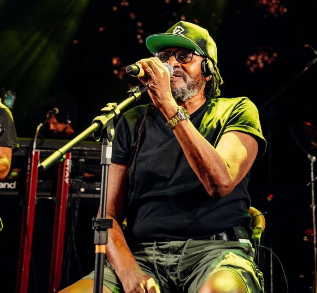 Cantor Edson Gomes é internado em UTI de hospital em Feira de Santana após passar mal depois de show
