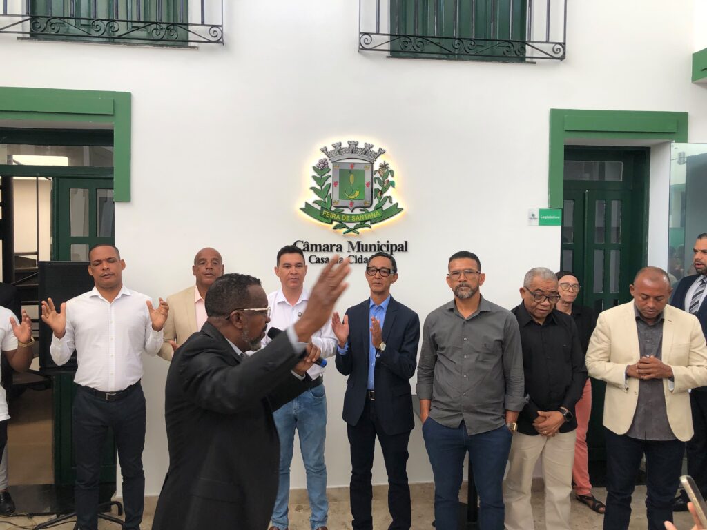Câmara de Feira realiza culto de louvor e oração antes da retomada dos trabalhos legislativos