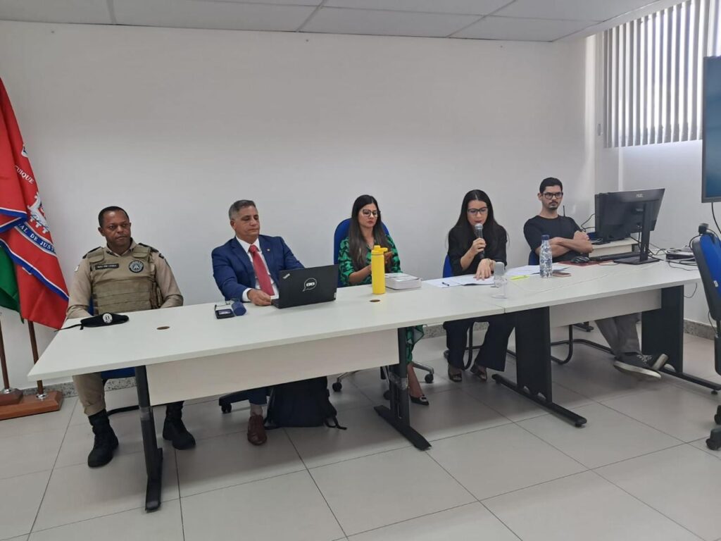 Justiça Eleitoral reúne candidatos, partidos e forças de segurança para orientar sobre propaganda em Feira de Santana