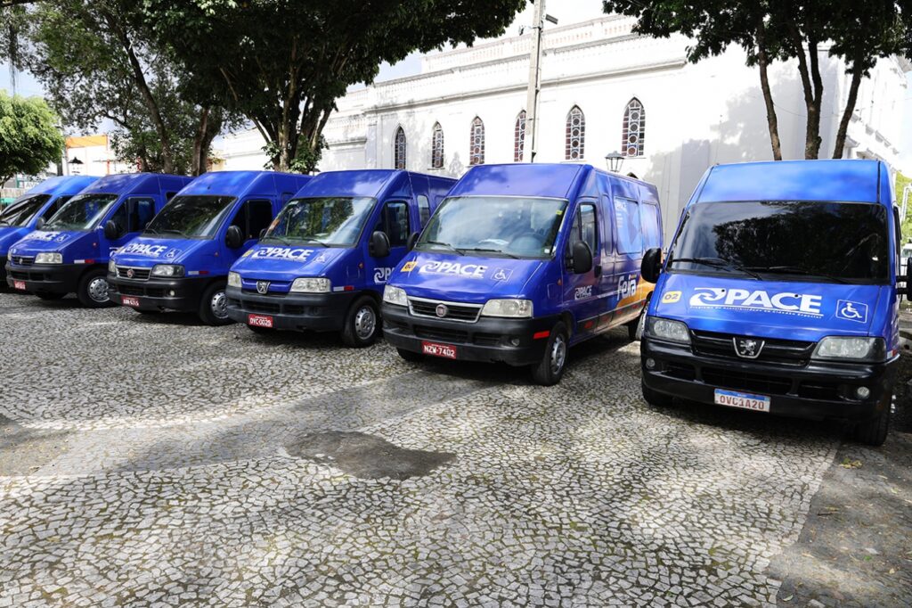 Feira amplia frota do PACE e passa a oferecer transporte para lazer e cultura para pessoas com deficiência