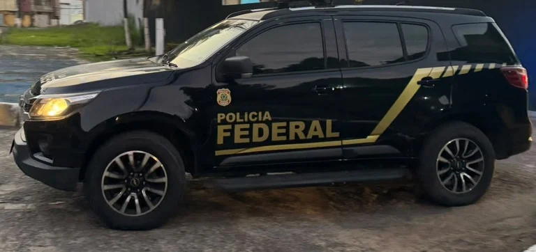 PF cumpre mandado em Feira durante operação que apura fraudes em contratos públicos de R$ 17 milhões