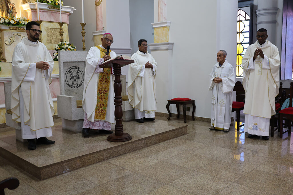 Feira de Santana celebra 193 anos com missa solene na Catedral Metropolitana