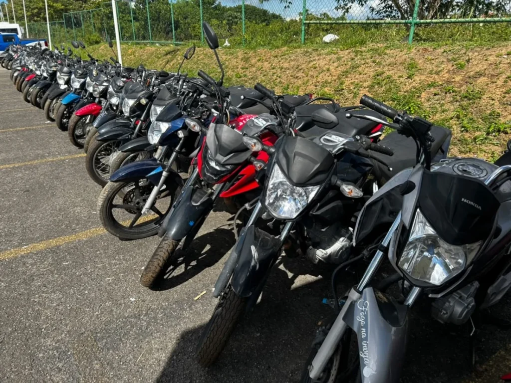 Operação Ressonância identifica 60 veículos irregulares em Feira; moto roubada há quase cinco anos é recuperada