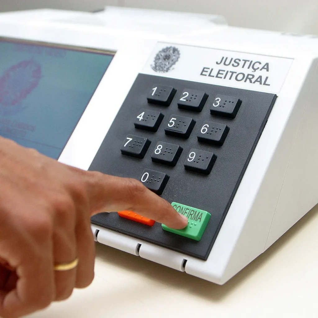 Abstenção chega a quase 75 mil em Feira; 20,6 mil eleitores votaram branco ou nulo para presidente