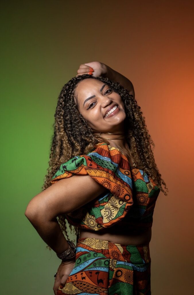 Karol Freitas leva samba ao Mercado de Arte Popular de Feira de Santana neste sábado (17)
