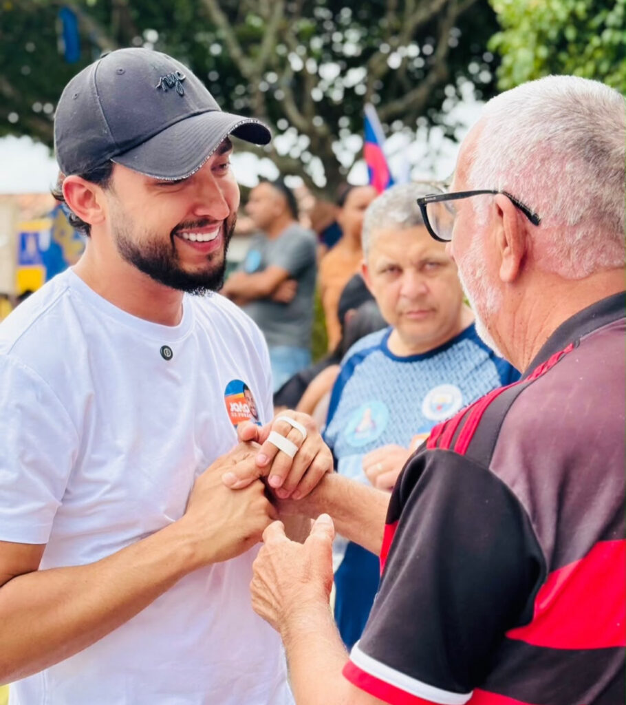 Eleito com quase 19 mil votos em Feira, João de Furão promete retribuir apoio com obras e investimentos na cidade