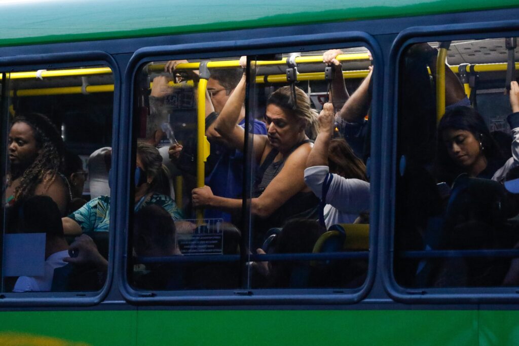 Com apenas um voto contrário, Senado aprova fim da escala 6×1 em primeiro turno
