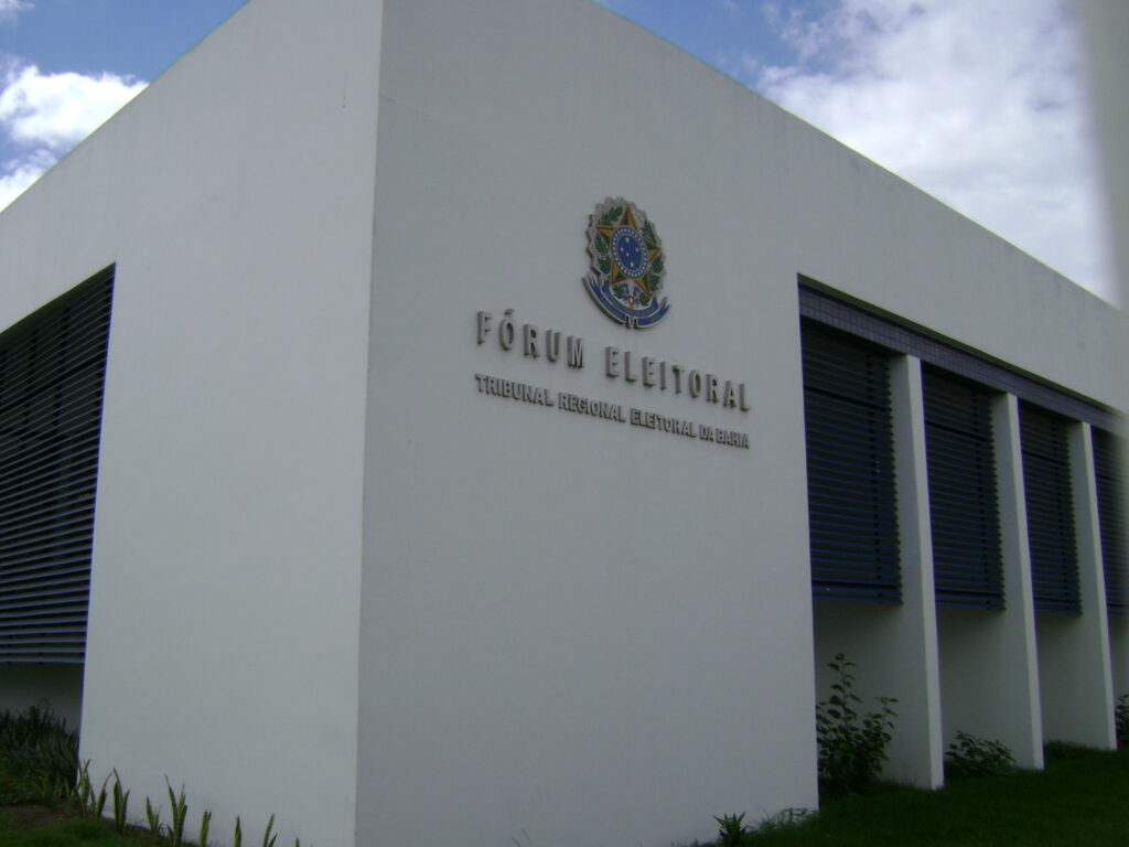 “Não existe nenhuma irregularidade”, diz juíza após fiscalização surpresa em garagens de ônibus de Feira