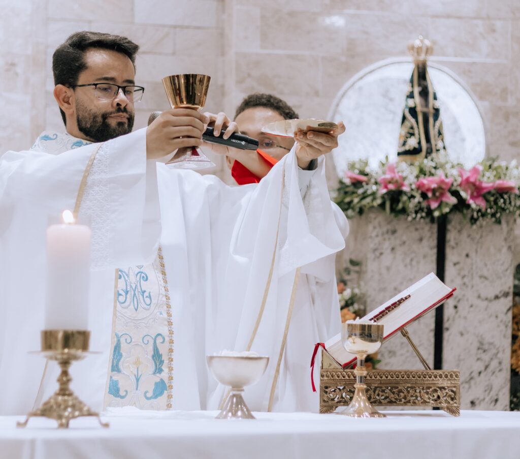 Dia de Nossa Senhora Aparecida tem missas e procissões em Feira de Santana