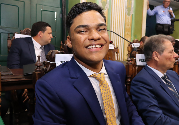 Aos 21 anos e com 167 mil votos, Sandro Filho se torna o deputado federal mais jovem da história da Bahia