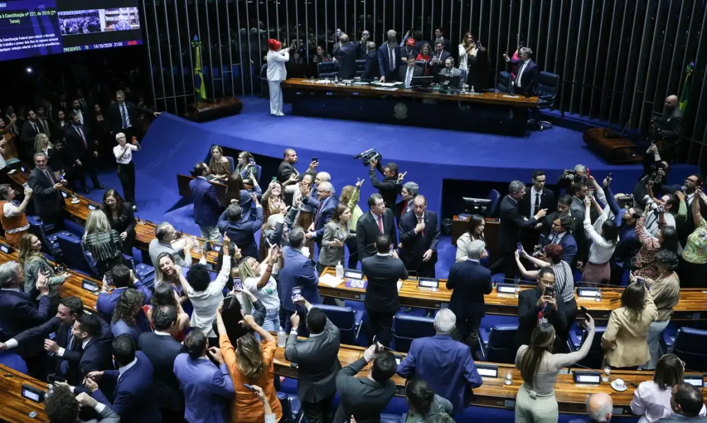 Congresso promulga fim da escala 6×1 e trabalhadores passam a ter dois dias de descanso; nova jornada começa em 60 dias